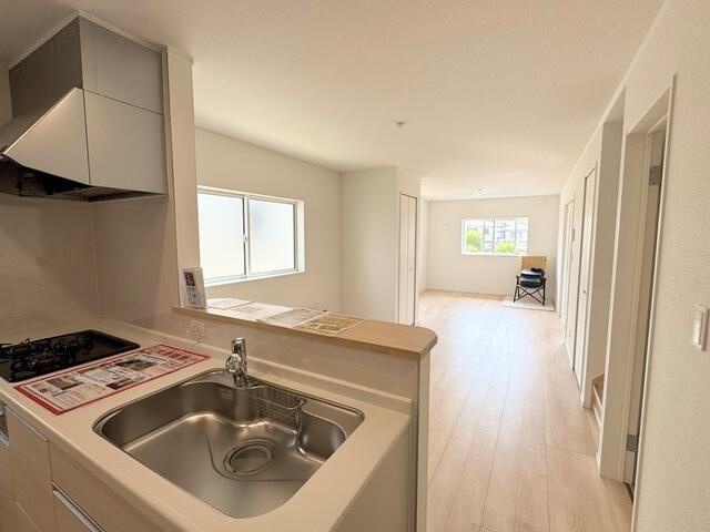 名古屋市名東区梅森坂２丁目の新築一戸建のキッチン|18.7帖の明るいリビングです。… 