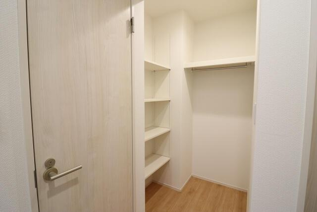 名古屋市南区源兵衛町１丁目の新築一戸建の収納|(1)号棟 2階廊下収納 