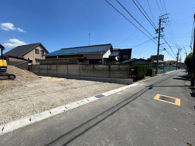 名古屋市守山区大字中志段味字曲畷の新築一戸建の前面道路含む現地写真|★リビング・洋室合わせて約２… 