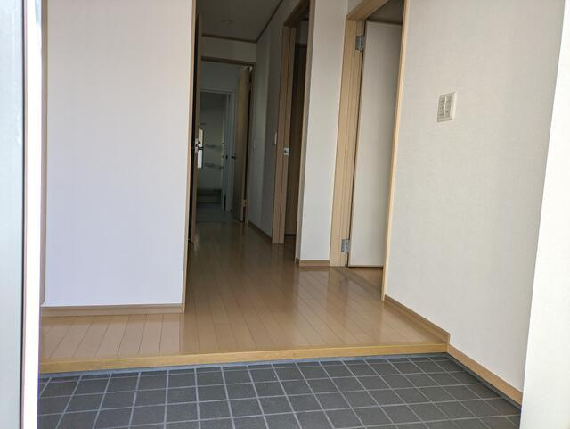 名古屋市南区明治２丁目の中古一戸建の玄関|２階玄関 