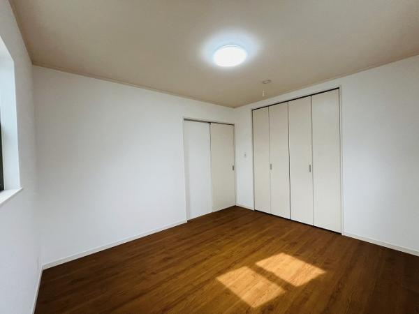 名古屋市守山区菱池町の中古一戸建の洋室|「南西洋室」引き戸のためより… 