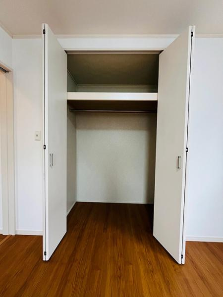 名古屋市守山区菱池町の中古一戸建の収納|「南西洋室」クローゼットの様… 