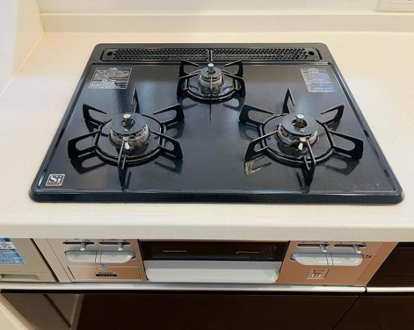 名古屋市守山区菱池町の中古一戸建のキッチン|「キッチン」3口コンロでお料… 