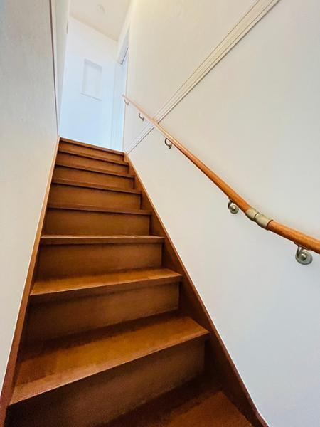 名古屋市守山区菱池町の中古一戸建の内装|「階段」手すり付きで安心な物… 