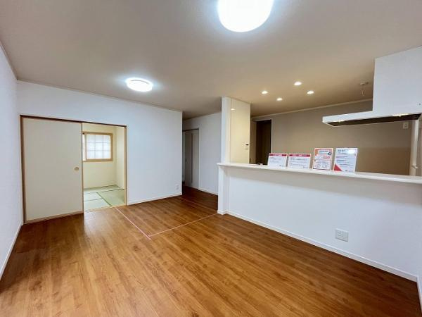 名古屋市守山区菱池町の中古一戸建の居間・リビング|「LDK」約15帖ございます。開… 