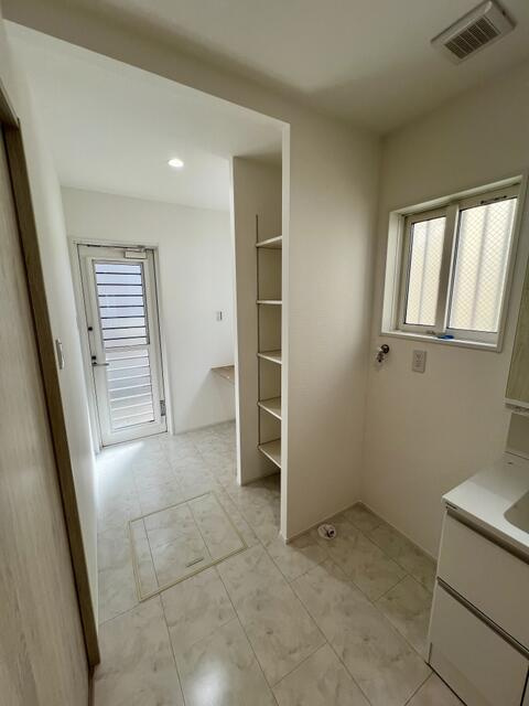 名古屋市守山区鳥羽見３丁目の新築一戸建のその他|洗面・脱衣室には家事スペース… 