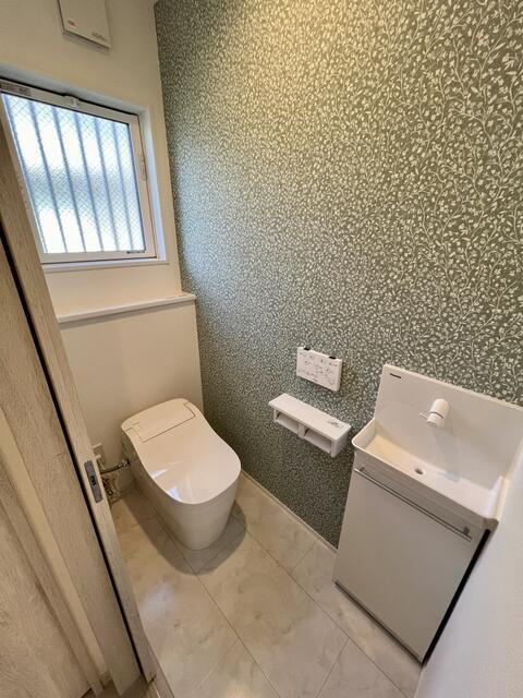 名古屋市守山区鳥羽見３丁目の新築一戸建のトイレ|１階トイレは手洗い付きのタン… 