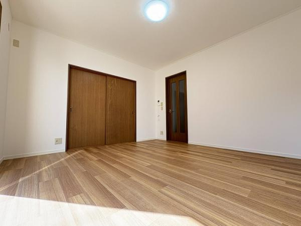 名古屋市守山区大字中志段味字南原の中古一戸建の洋室|「LDK」LDKと和室を引き戸でさ… 