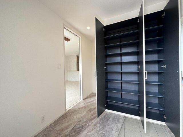 名古屋市港区惟信町４丁目の新築一戸建のその他|玄関収納 2号棟 