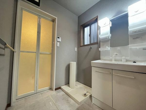 名古屋市中川区上脇町１丁目の中古一戸建の独立洗面台|「脱衣所」 