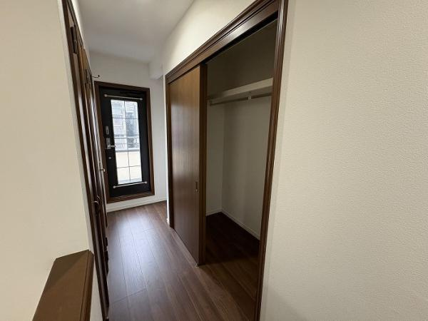 名古屋市北区稚児宮通２丁目の中古一戸建の玄関|廊下収納 