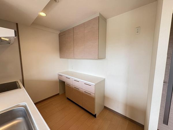 名古屋市天白区平針南４丁目の中古マンションの独立洗面台|「キッチン」収納スペースが沢… 