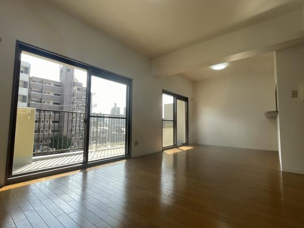 名古屋市北区平安２丁目の中古マンションの居間・リビング|「LDK」日当たり良好です 