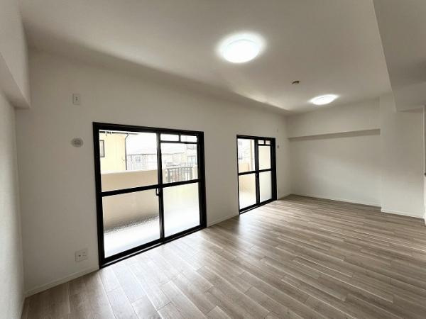 名古屋市北区上飯田東町１丁目の中古マンションの居間・リビング|「LDK」採光の良いLDKです 