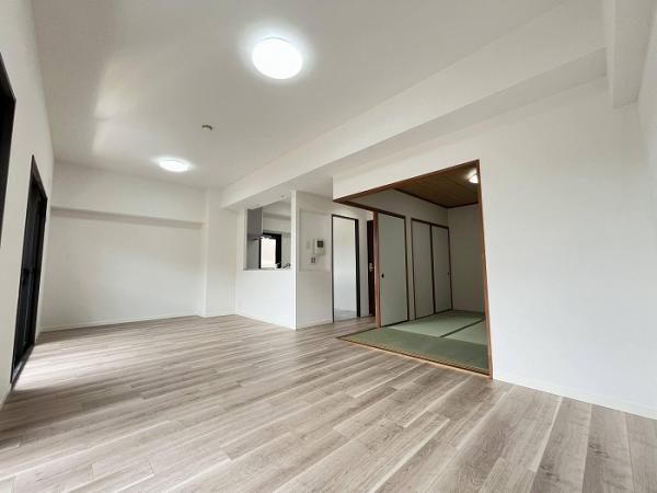 名古屋市北区上飯田東町１丁目の中古マンションの洋室|「LDK」襖を開けるとより開放… 