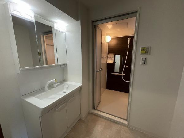 名古屋市千種区光が丘１丁目の中古マンションの独立洗面台|「脱衣所」の様子です。 