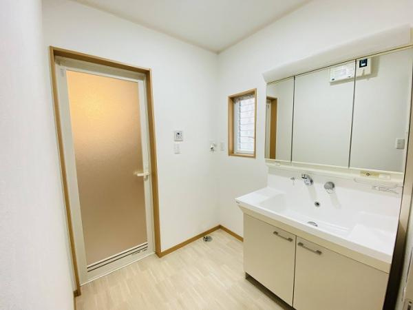 名古屋市北区水草町２丁目の中古一戸建の独立洗面台|「洗面所脱衣室」三面鏡タイプ… 