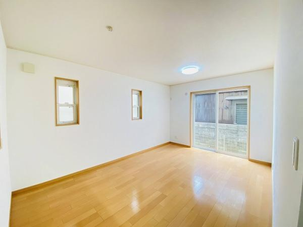 名古屋市北区水草町２丁目の中古一戸建の洋室|「リビングダイニング」小窓が… 