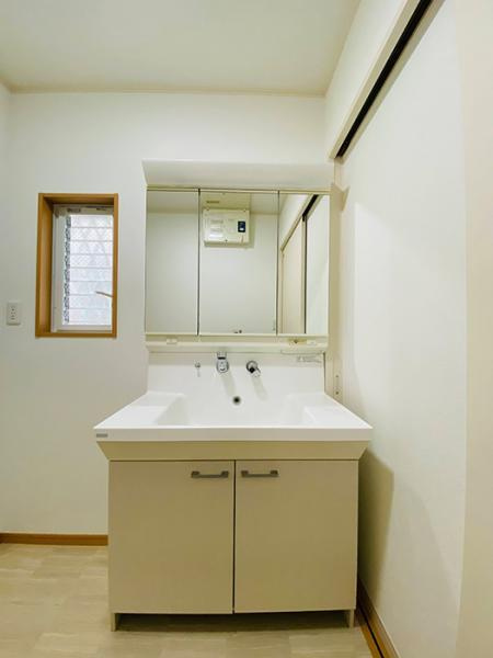名古屋市北区水草町２丁目の中古一戸建の独立洗面台|「洗面所脱衣室」洗面台には収… 