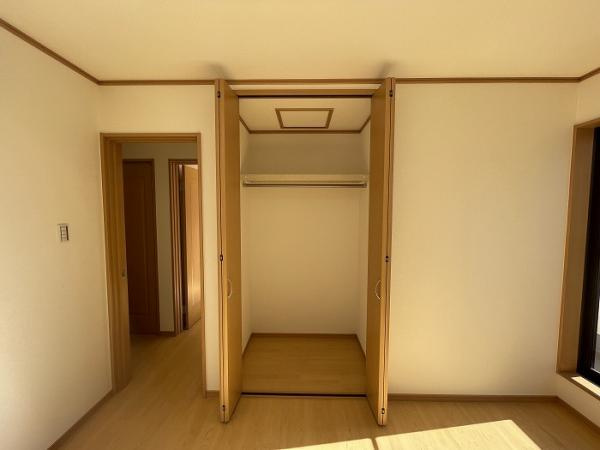 名古屋市熱田区野立町２丁目の中古一戸建の収納|「2階南西洋室」収納の様子で… 