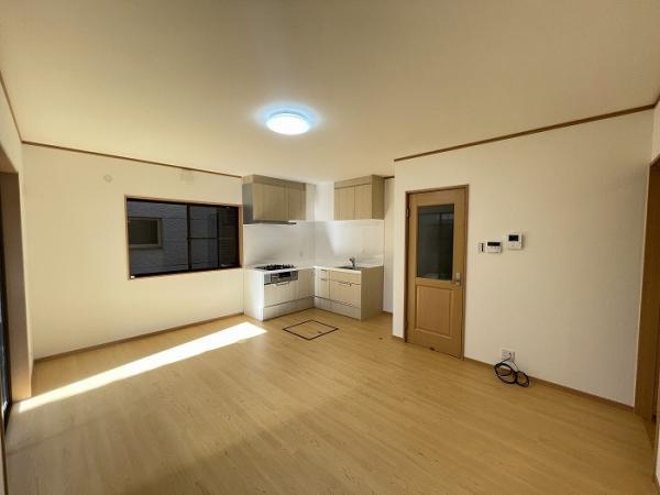 名古屋市熱田区野立町２丁目の中古一戸建の居間・リビング|「LDK」別角度からの様子です。 