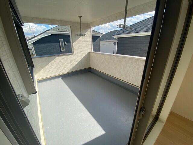 名古屋市守山区大字上志段味字稲堀田新田の新築一戸建のバルコニー|9.72㎡の広々ルーフバルコニー… 