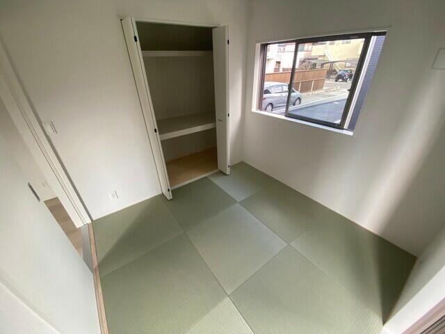 名古屋市守山区大字上志段味字稲堀田新田の新築一戸建の和室|リビングの横には和室があり、… 