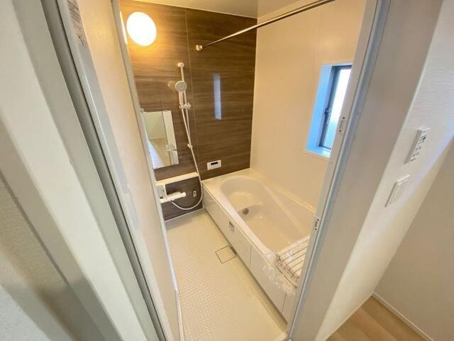 名古屋市守山区大字上志段味字稲堀田新田の新築一戸建の浴室|一坪タイプのユニットバスは、… 