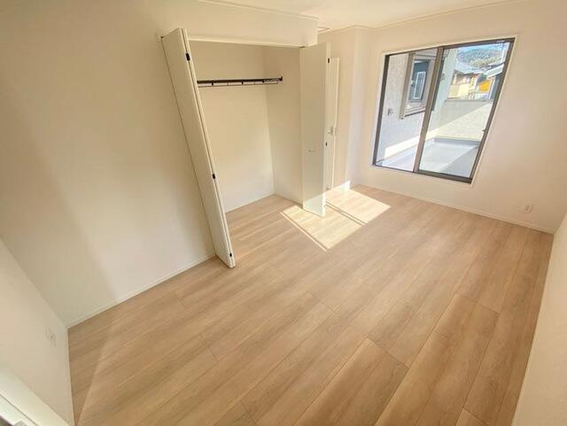 名古屋市守山区大字上志段味字稲堀田新田の新築一戸建の洋室|8帖の洋室には大容量のクロー… 