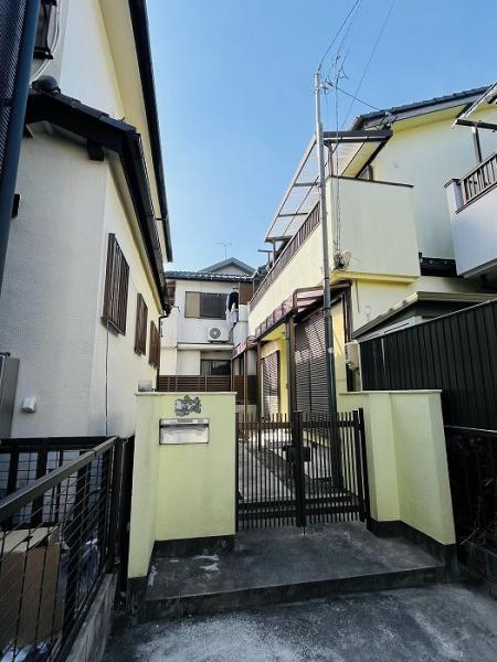 名古屋市守山区高島町の中古一戸建の前面道路含む現地写真|「外観」バルコニーの日当たり… 