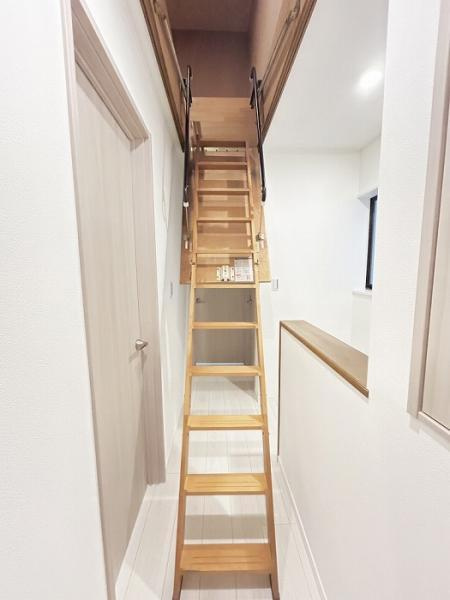 名古屋市中川区万場３丁目の中古一戸建のその他|屋根裏につながる階段です。 