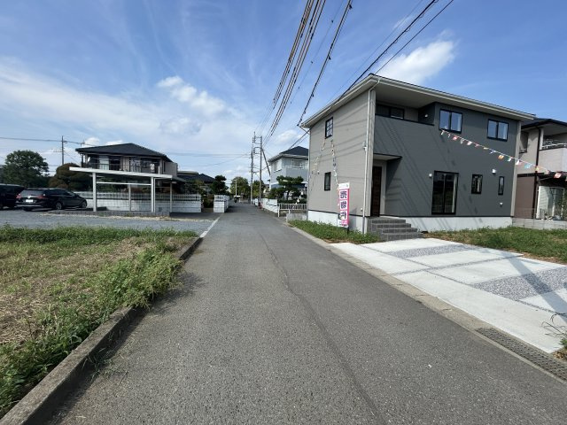 新築　佐波郡玉村町11期　１号棟の前面道路含む現地写真|現地写真　西側接道幅員約4.4ｍ	