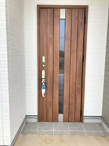 アイタウン前橋市石倉町1丁目　新築住宅の玄関|落ち着いた玄関です♪