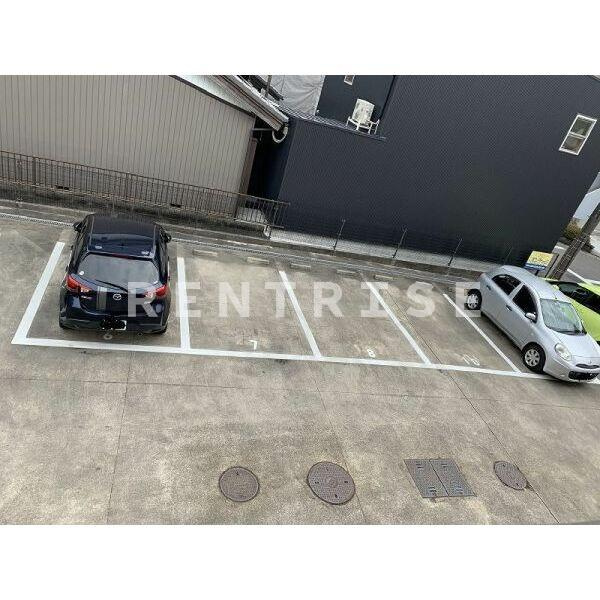 サンシャイン藤Ⅲの駐車場