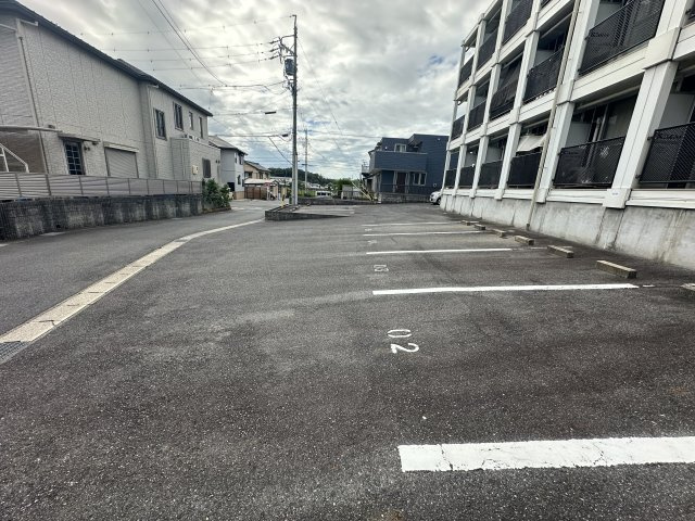 ヤング宮上の駐車場