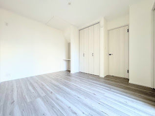 【洋室】 | 綱島東５丁目　新築一戸建て | ◆子どものスタディ空間として、あるいは書斎やホビールームとして生活スタイルに合わせて使えるプライベートルーム。居心地のいい落ち着いたインテリアが似合います。