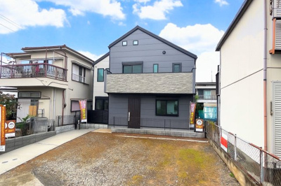 【外観】 | 綱島東５丁目　新築一戸建て | ◆堂々たる趣ながら、主張し過ぎずどこか余裕を感じさせるシャープなフォルムで佇む邸宅は、晴天の空と照らし合わせる事で、本来あるべき完成形の姿を見せてくれます。