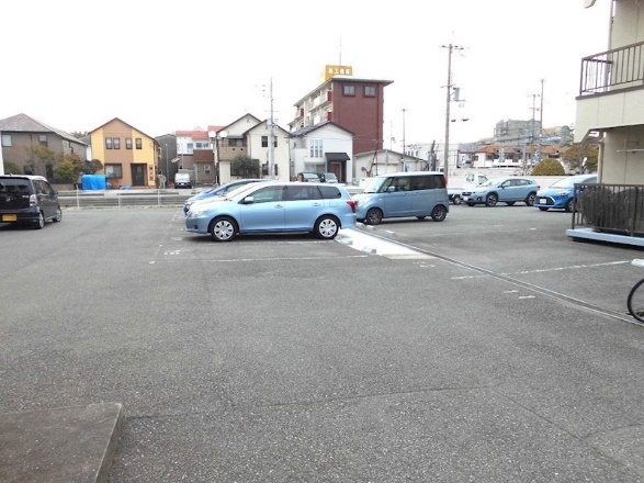 マンション北川の駐車場