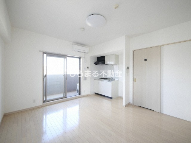 アスリート本町リバーウエストの居間・リビング