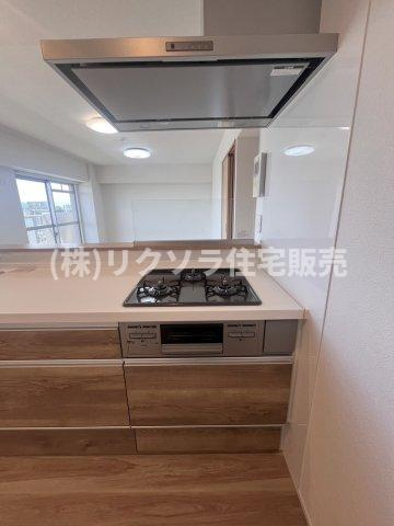 ルネ枚方のキッチン|ビルトイン三口コンロ
■物件内覧・資金計画相談・住宅ローン相談、リフォーム相談、お問合せ受付中■
※当日・翌日のご内覧、ご相談はお電話でのお問合せがスムーズです！