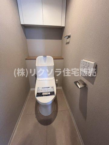 ルネ枚方のトイレ|温水洗浄便座付き
■物件内覧・資金計画相談・住宅ローン相談、リフォーム相談、お問合せ受付中■
※当日・翌日のご内覧、ご相談はお電話でのお問合せがスムーズです！