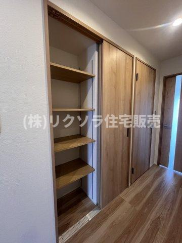 ルネ枚方の収納|大型の廊下収納
■物件内覧・資金計画相談・住宅ローン相談、リフォーム相談、お問合せ受付中■
※当日・翌日のご内覧、ご相談はお電話でのお問合せがスムーズです！