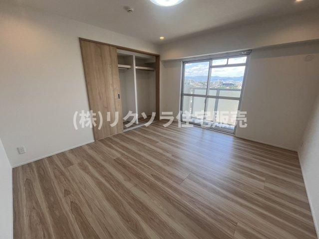 ルネ枚方の洋室|洋室7.2帖
■物件内覧・資金計画相談・住宅ローン相談、リフォーム相談、お問合せ受付中■
※当日・翌日のご内覧、ご相談はお電話でのお問合せがスムーズです！