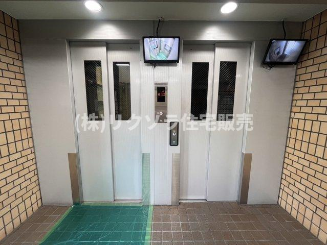 ルネ枚方のその他共用部分|エレベーター2基　防犯カメラ付き
■物件内覧・資金計画相談・住宅ローン相談、リフォーム相談、お問合せ受付中■
※当日・翌日のご内覧、ご相談はお電話でのお問合せがスムーズです！