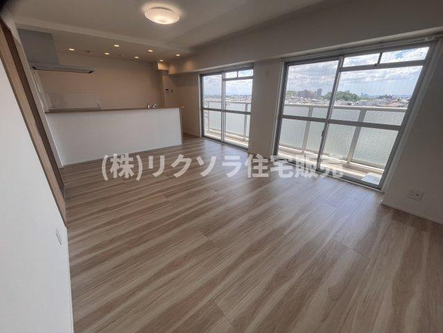 ルネ枚方の居間・リビング|LDK17.0帖
■物件内覧・資金計画相談・住宅ローン相談、リフォーム相談、お問合せ受付中■
※当日・翌日のご内覧、ご相談はお電話でのお問合せがスムーズです！