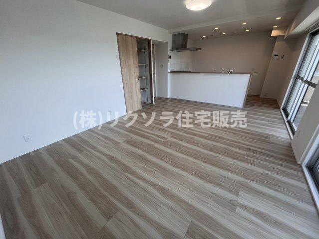 ルネ枚方の居間・リビング|LDK17.0帖
■物件内覧・資金計画相談・住宅ローン相談、リフォーム相談、お問合せ受付中■
※当日・翌日のご内覧、ご相談はお電話でのお問合せがスムーズです！