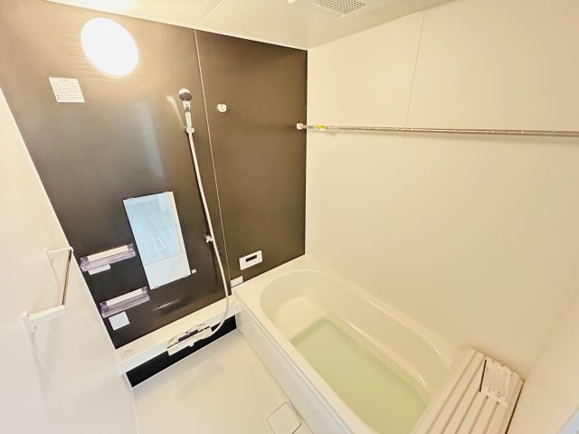 【浴室】 | 新築　伊勢崎市長沼町13期　１号棟 | 現地写真　乾燥・暖房・涼風と充実の内容！お風呂に入る前に暖房をつけておけば、寒い嫌な思いはしません。
