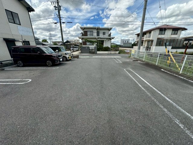 Surplus　Katouの駐車場