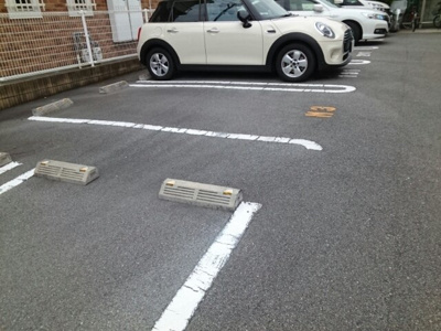 【駐車場】 | サニー・カーサＭ | 駐車場に車を止められます