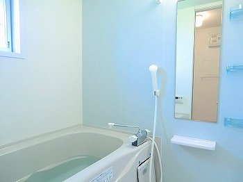 【浴室】 | シャン・ド・フルール | きれいなお風呂です